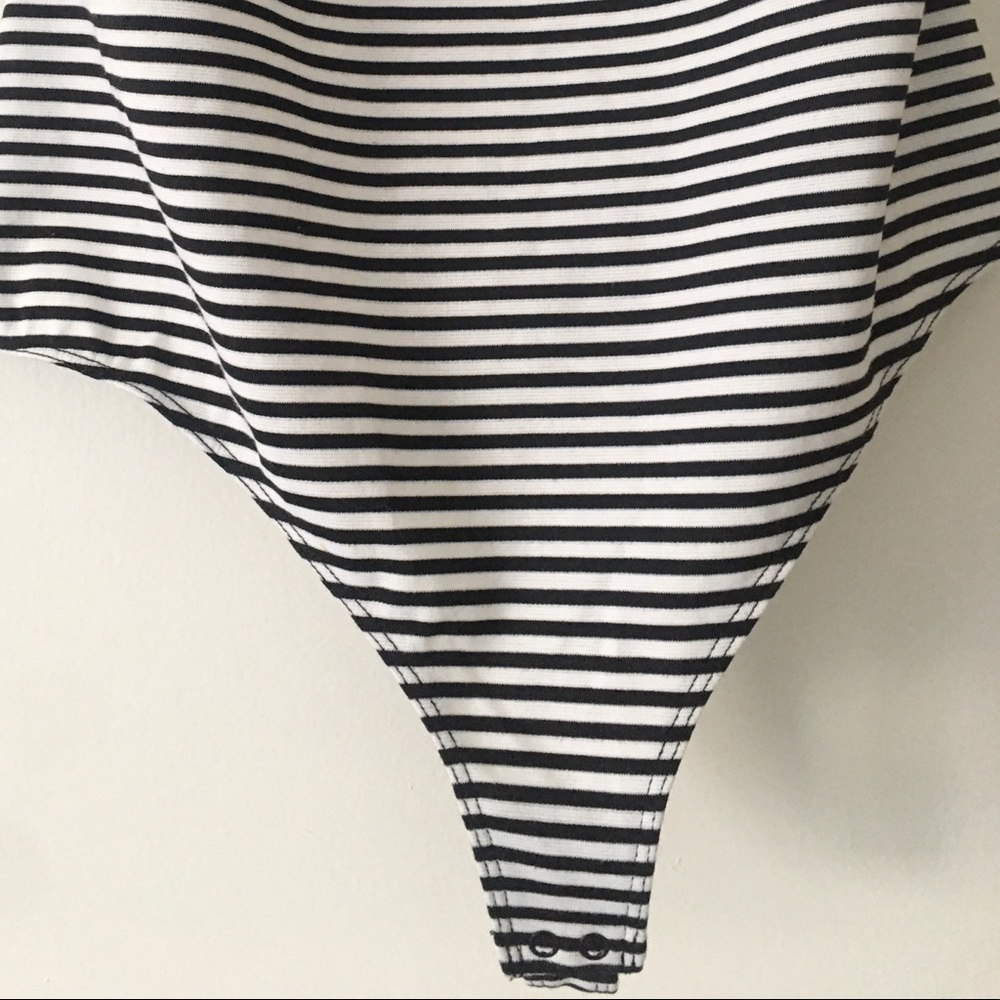 Kendall & Kylie BW Striped Body Suit w/cutout back - Picture 2 of 4